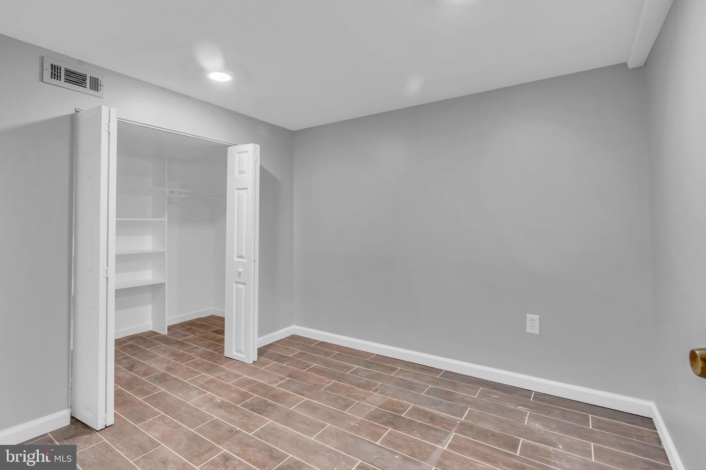 6809 BRADDOCK RD, SPRINGFIELD, Virginia 22151, 4 Bedrooms Bedrooms, ,3 BathroomsBathrooms,Residential,For sale,6809 BRADDOCK RD,VAFX2239036 MLS # VAFX2239036