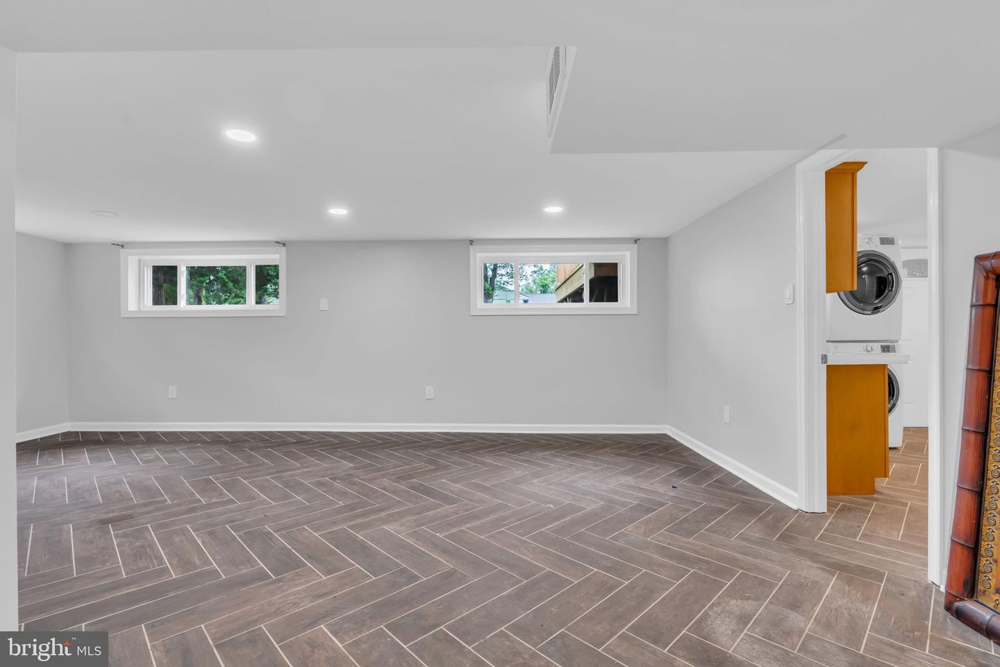 6809 BRADDOCK RD, SPRINGFIELD, Virginia 22151, 4 Bedrooms Bedrooms, ,3 BathroomsBathrooms,Residential,For sale,6809 BRADDOCK RD,VAFX2239036 MLS # VAFX2239036