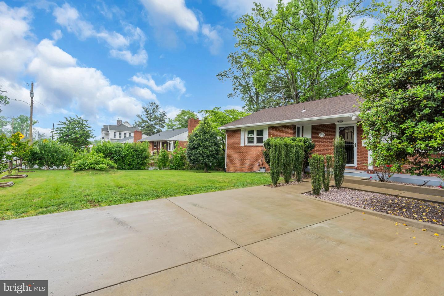 6809 BRADDOCK RD, SPRINGFIELD, Virginia 22151, 4 Bedrooms Bedrooms, ,3 BathroomsBathrooms,Residential,For sale,6809 BRADDOCK RD,VAFX2239036 MLS # VAFX2239036