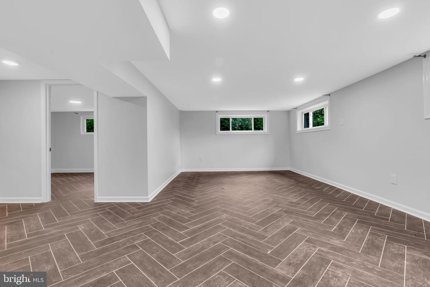 6809 BRADDOCK RD, SPRINGFIELD, Virginia 22151, 4 Bedrooms Bedrooms, ,3 BathroomsBathrooms,Residential,For sale,6809 BRADDOCK RD,VAFX2239036 MLS # VAFX2239036