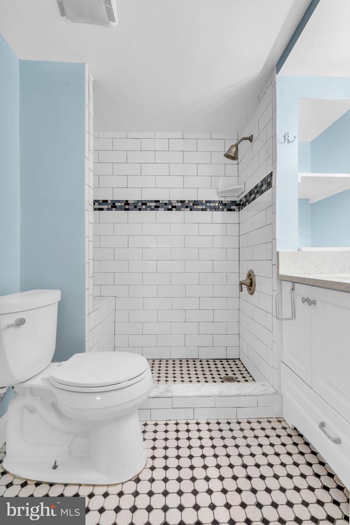 6809 BRADDOCK RD, SPRINGFIELD, Virginia 22151, 4 Bedrooms Bedrooms, ,3 BathroomsBathrooms,Residential,For sale,6809 BRADDOCK RD,VAFX2239036 MLS # VAFX2239036