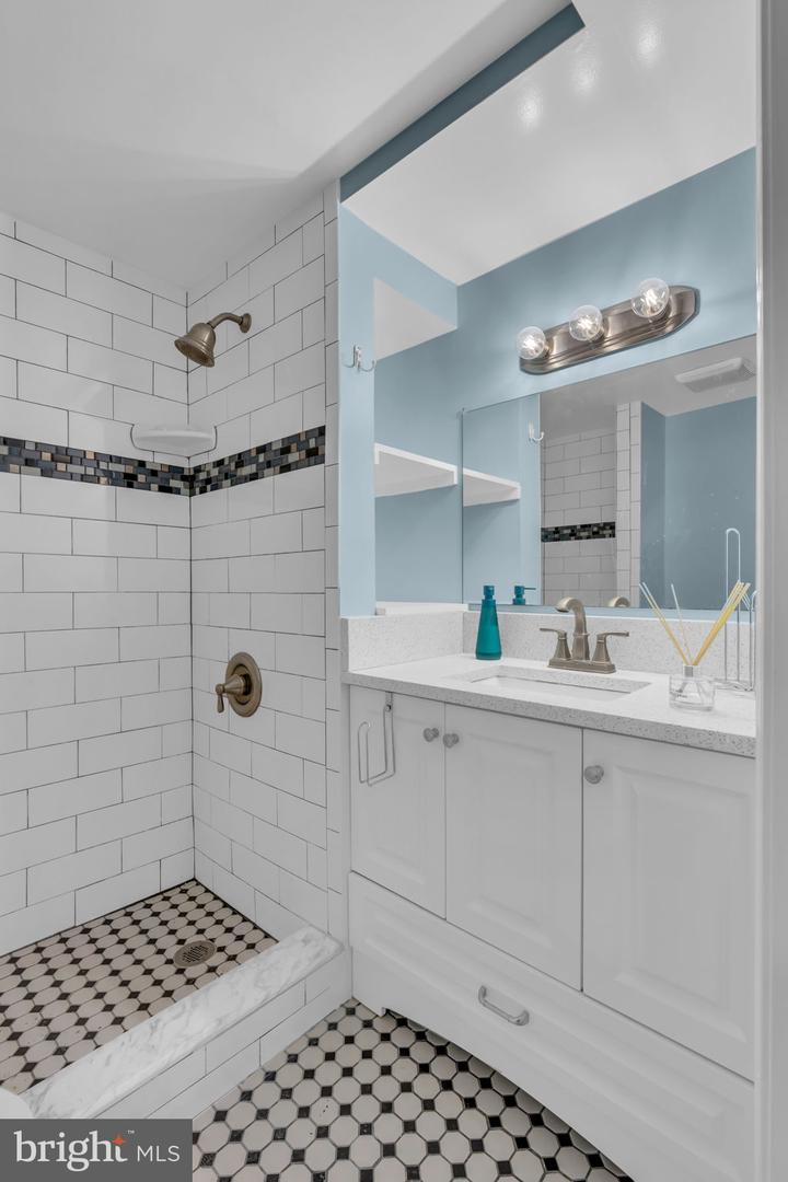 6809 BRADDOCK RD, SPRINGFIELD, Virginia 22151, 4 Bedrooms Bedrooms, ,3 BathroomsBathrooms,Residential,For sale,6809 BRADDOCK RD,VAFX2239036 MLS # VAFX2239036