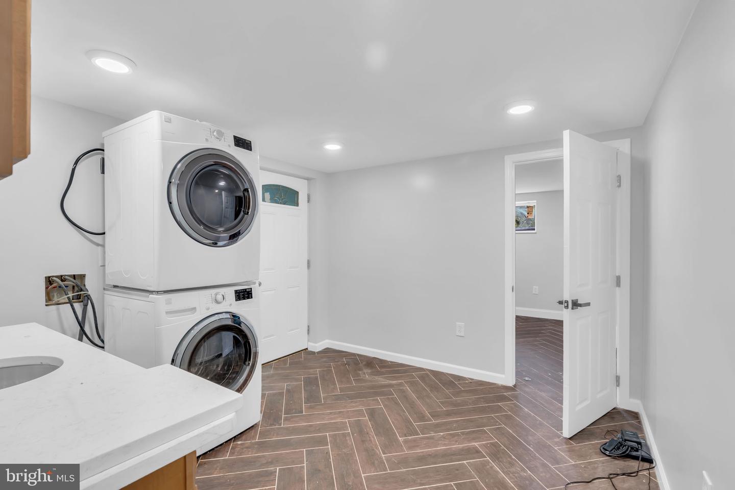 6809 BRADDOCK RD, SPRINGFIELD, Virginia 22151, 4 Bedrooms Bedrooms, ,3 BathroomsBathrooms,Residential,For sale,6809 BRADDOCK RD,VAFX2239036 MLS # VAFX2239036