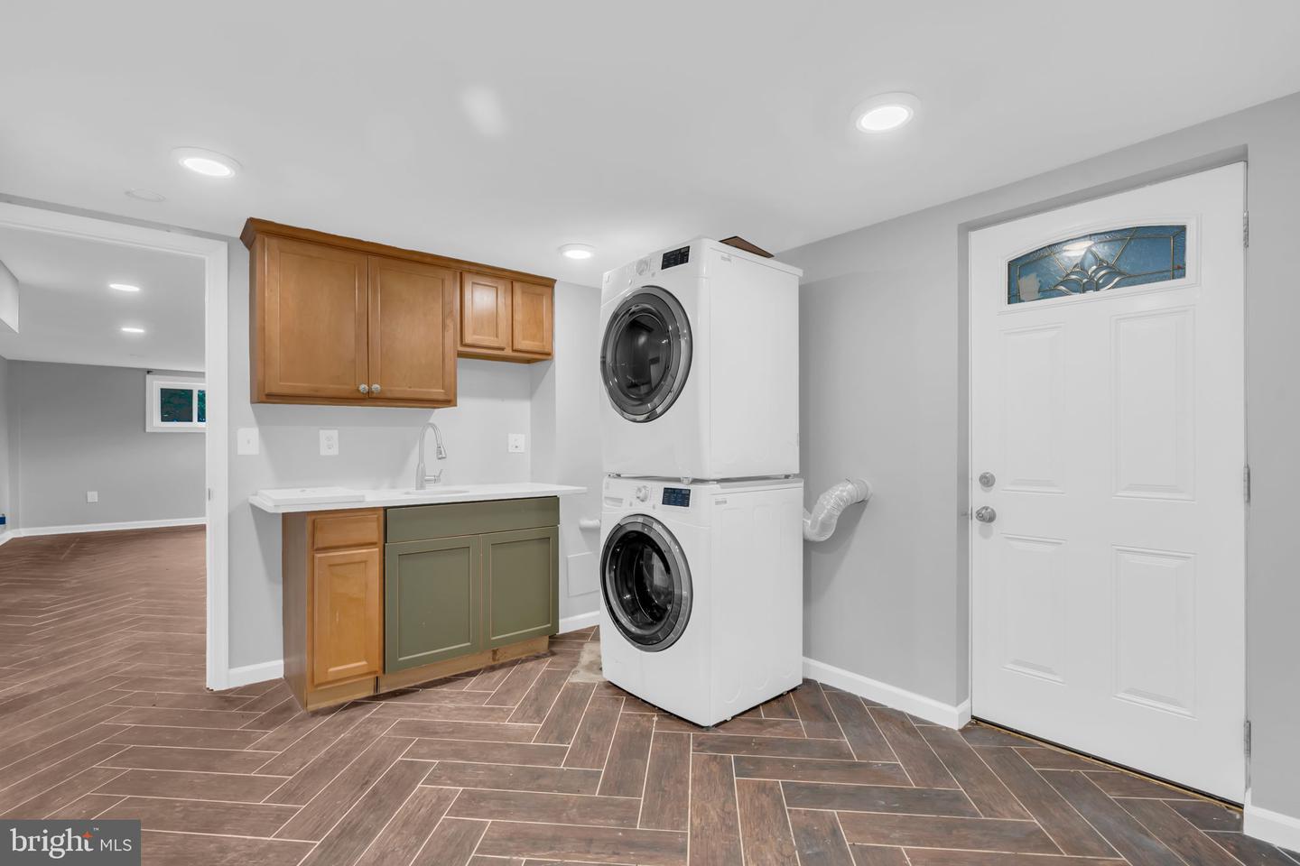 6809 BRADDOCK RD, SPRINGFIELD, Virginia 22151, 4 Bedrooms Bedrooms, ,3 BathroomsBathrooms,Residential,For sale,6809 BRADDOCK RD,VAFX2239036 MLS # VAFX2239036