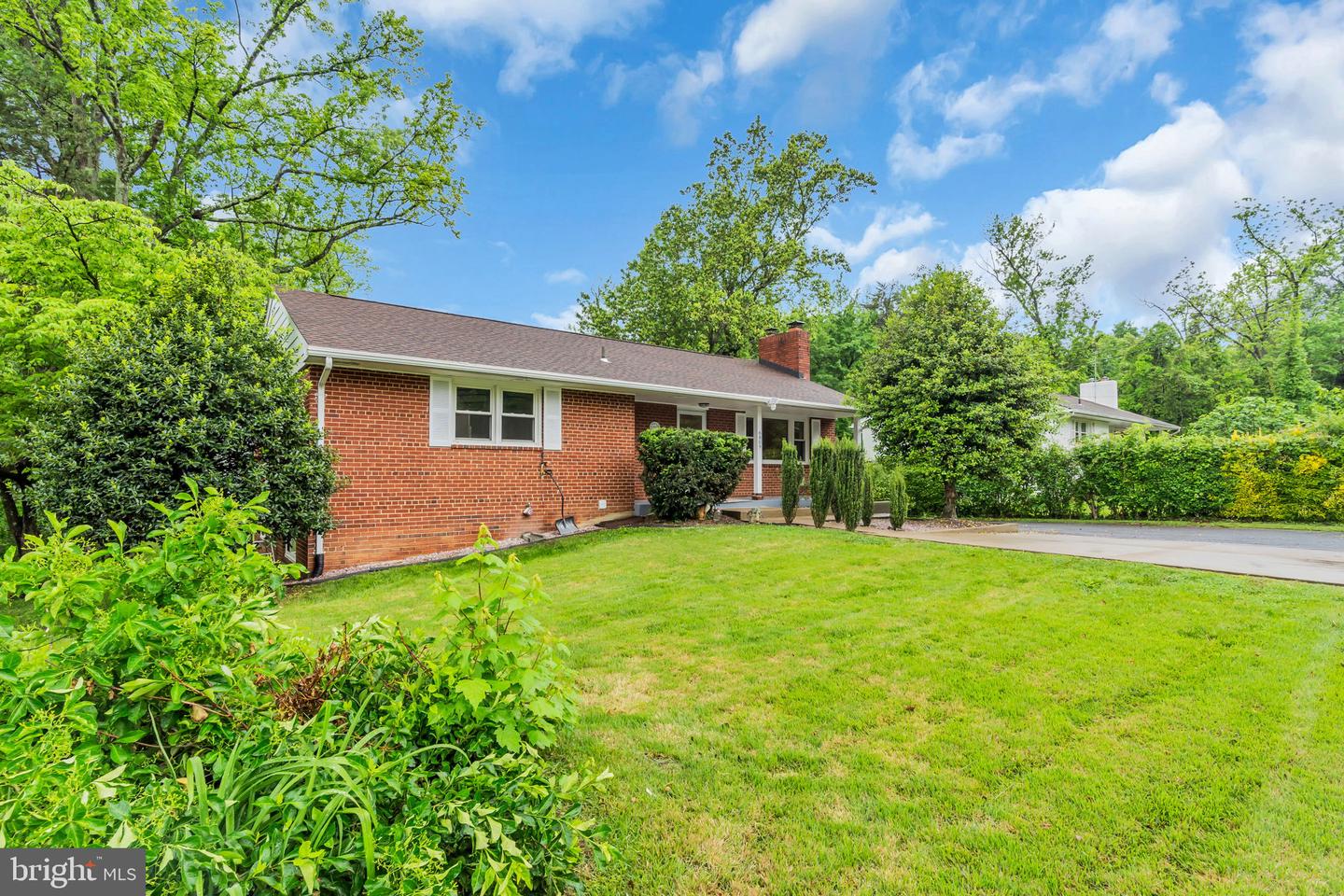 6809 BRADDOCK RD, SPRINGFIELD, Virginia 22151, 4 Bedrooms Bedrooms, ,3 BathroomsBathrooms,Residential,For sale,6809 BRADDOCK RD,VAFX2239036 MLS # VAFX2239036