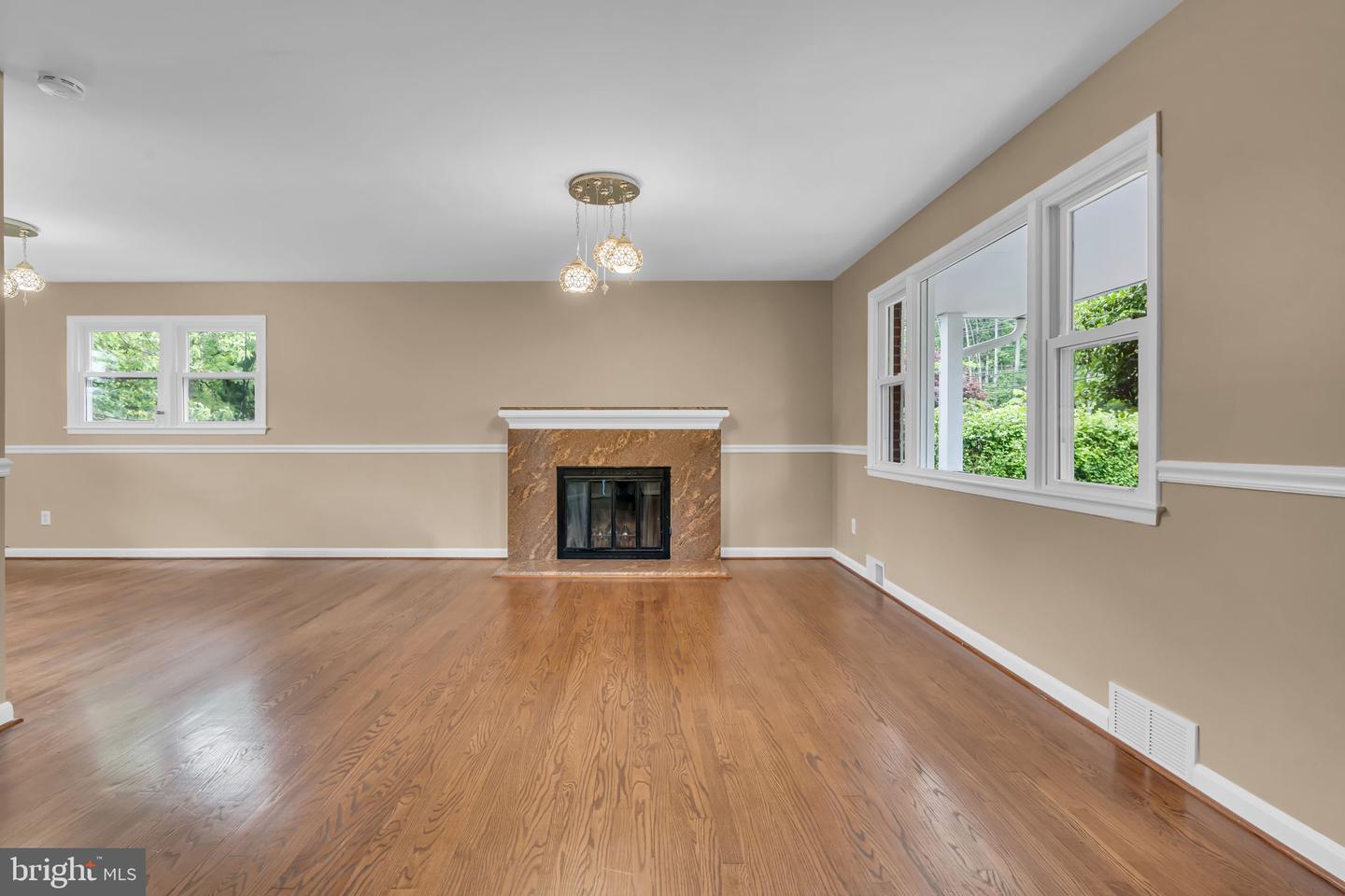 6809 BRADDOCK RD, SPRINGFIELD, Virginia 22151, 4 Bedrooms Bedrooms, ,3 BathroomsBathrooms,Residential,For sale,6809 BRADDOCK RD,VAFX2239036 MLS # VAFX2239036