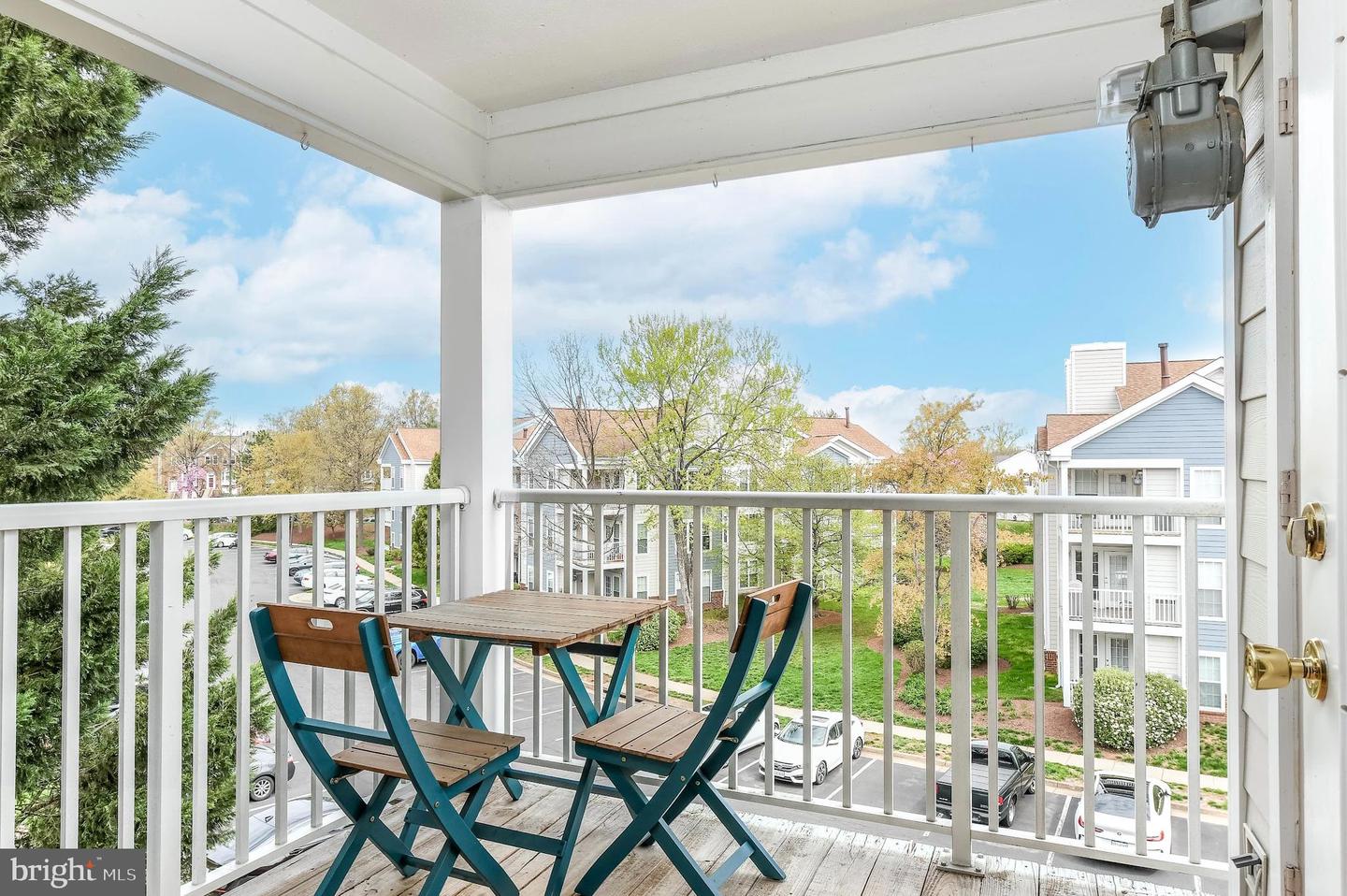 20963 TIMBER RIDGE TER #302, ASHBURN, Virginia 20147, 2 Bedrooms Bedrooms, ,2 BathroomsBathrooms,Residential,For sale,20963 TIMBER RIDGE TER #302,VALO2095764 MLS # VALO2095764