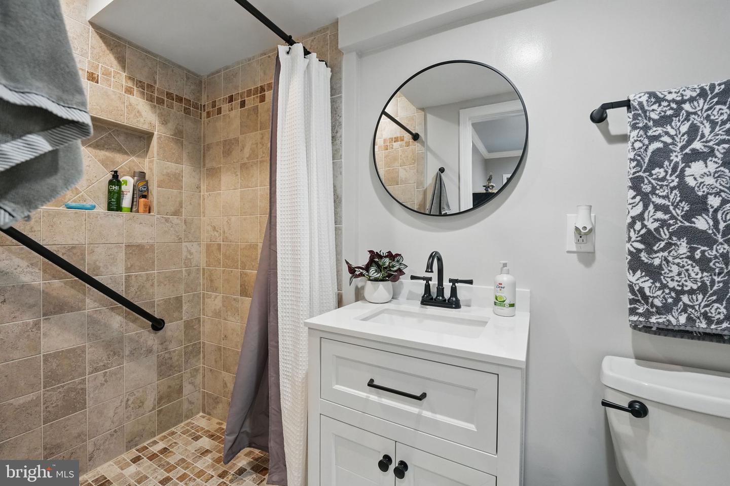 6404 YATES FORD RD, MANASSAS, Virginia 20111, 4 Bedrooms Bedrooms, ,3 BathroomsBathrooms,Residential,For sale,6404 YATES FORD RD,VAPW2094156 MLS # VAPW2094156