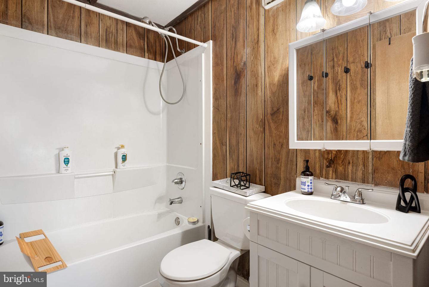 849 SUNDANCE MOUNTAIN RD, NEW MARKET, Virginia 22844, 2 Bedrooms Bedrooms, ,1 BathroomBathrooms,Residential,For sale,849 SUNDANCE MOUNTAIN RD,VARO2002270 MLS # VARO2002270