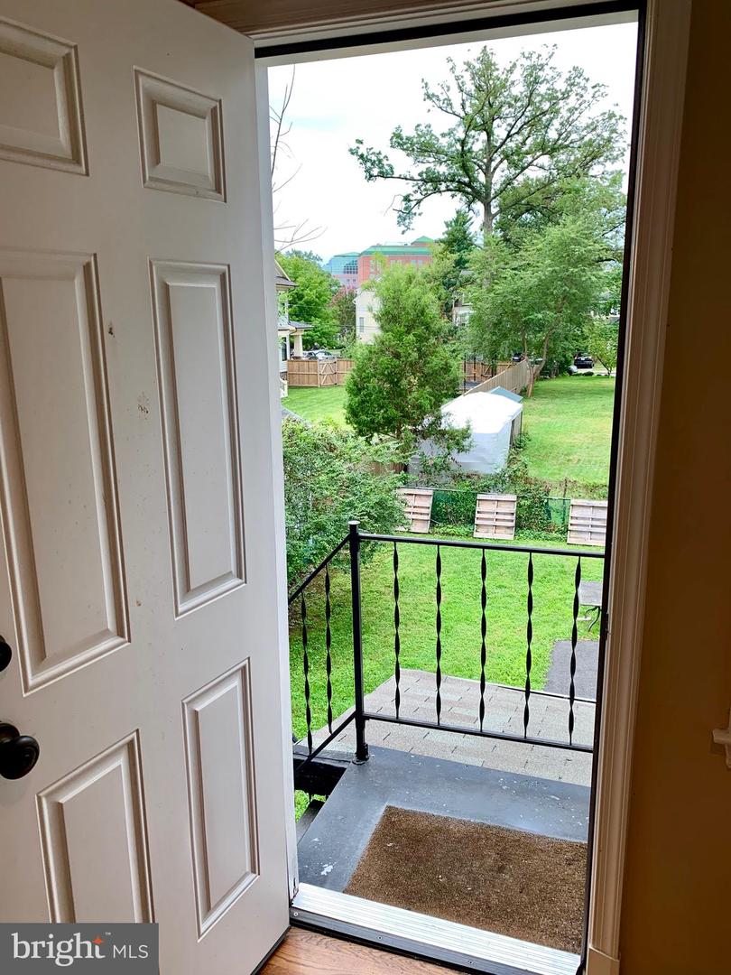 3528 14TH ST N, ARLINGTON, Virginia 22201, 6 Bedrooms Bedrooms, ,5 BathroomsBathrooms,Residential,For sale,3528 14TH ST N,VAAR2057134 MLS # VAAR2057134