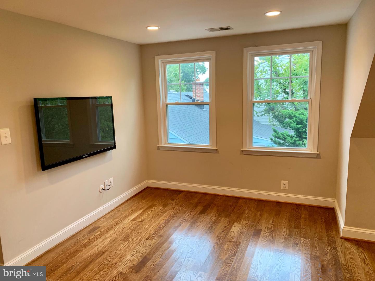 3528 14TH ST N, ARLINGTON, Virginia 22201, 6 Bedrooms Bedrooms, ,5 BathroomsBathrooms,Residential,For sale,3528 14TH ST N,VAAR2057134 MLS # VAAR2057134