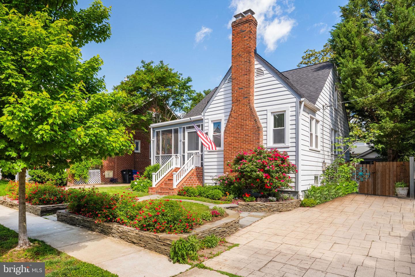 13 W MASONIC VIEW AVE, ALEXANDRIA, Virginia 22301, 4 Bedrooms Bedrooms, ,3 BathroomsBathrooms,Residential,For sale,13 W MASONIC VIEW AVE,VAAX2045066 MLS # VAAX2045066