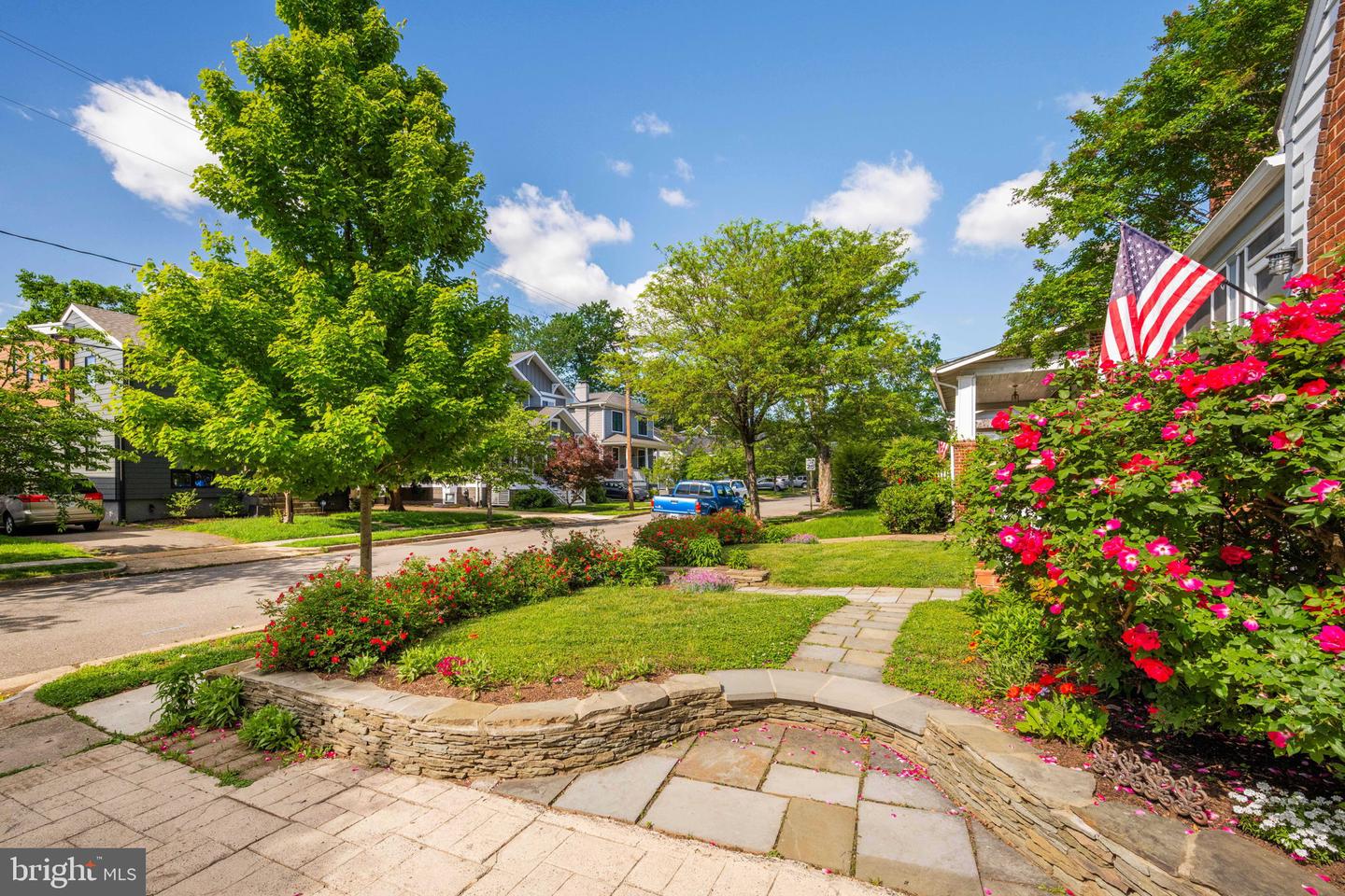 13 W MASONIC VIEW AVE, ALEXANDRIA, Virginia 22301, 4 Bedrooms Bedrooms, ,3 BathroomsBathrooms,Residential,For sale,13 W MASONIC VIEW AVE,VAAX2045066 MLS # VAAX2045066