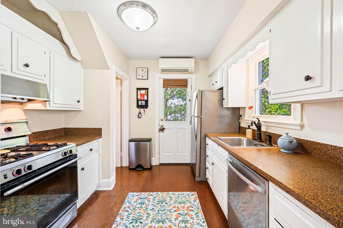 13 W MASONIC VIEW AVE, ALEXANDRIA, Virginia 22301, 4 Bedrooms Bedrooms, ,3 BathroomsBathrooms,Residential,For sale,13 W MASONIC VIEW AVE,VAAX2045066 MLS # VAAX2045066