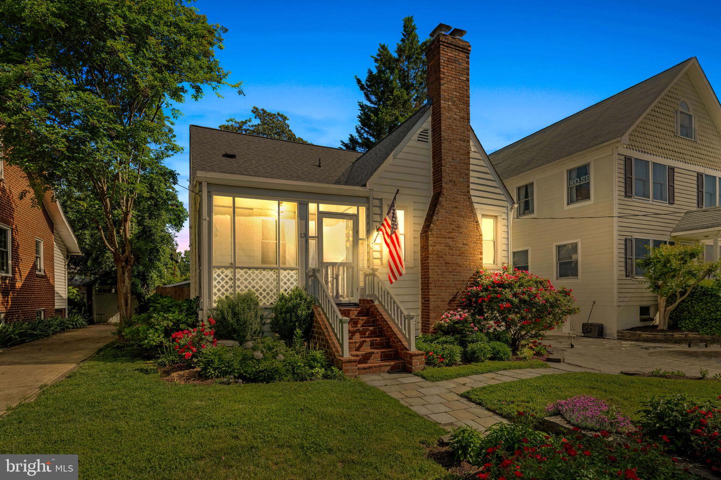 13 W MASONIC VIEW AVE, ALEXANDRIA, Virginia 22301, 4 Bedrooms Bedrooms, ,3 BathroomsBathrooms,Residential,For sale,13 W MASONIC VIEW AVE,VAAX2045066 MLS # VAAX2045066