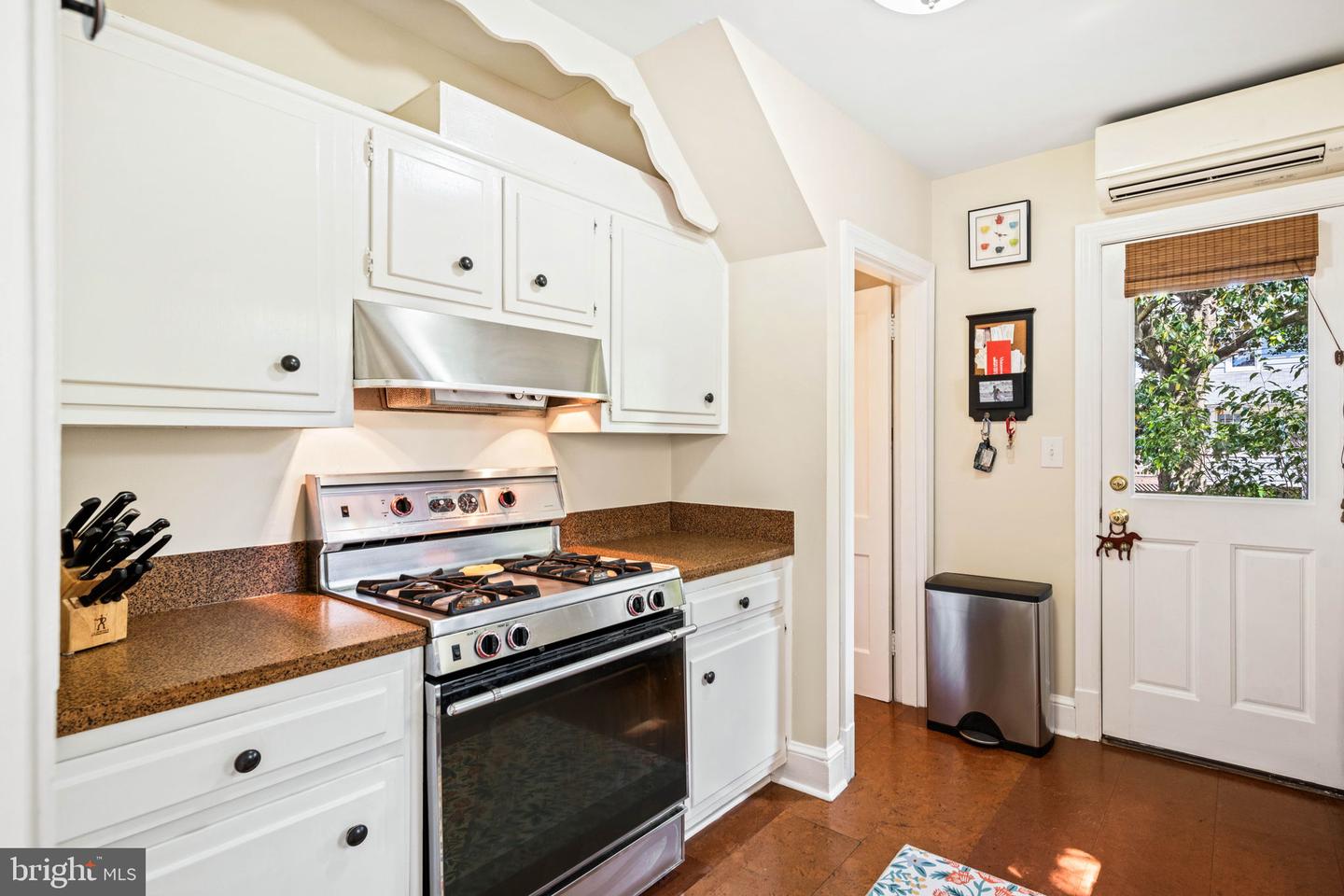13 W MASONIC VIEW AVE, ALEXANDRIA, Virginia 22301, 4 Bedrooms Bedrooms, ,3 BathroomsBathrooms,Residential,For sale,13 W MASONIC VIEW AVE,VAAX2045066 MLS # VAAX2045066