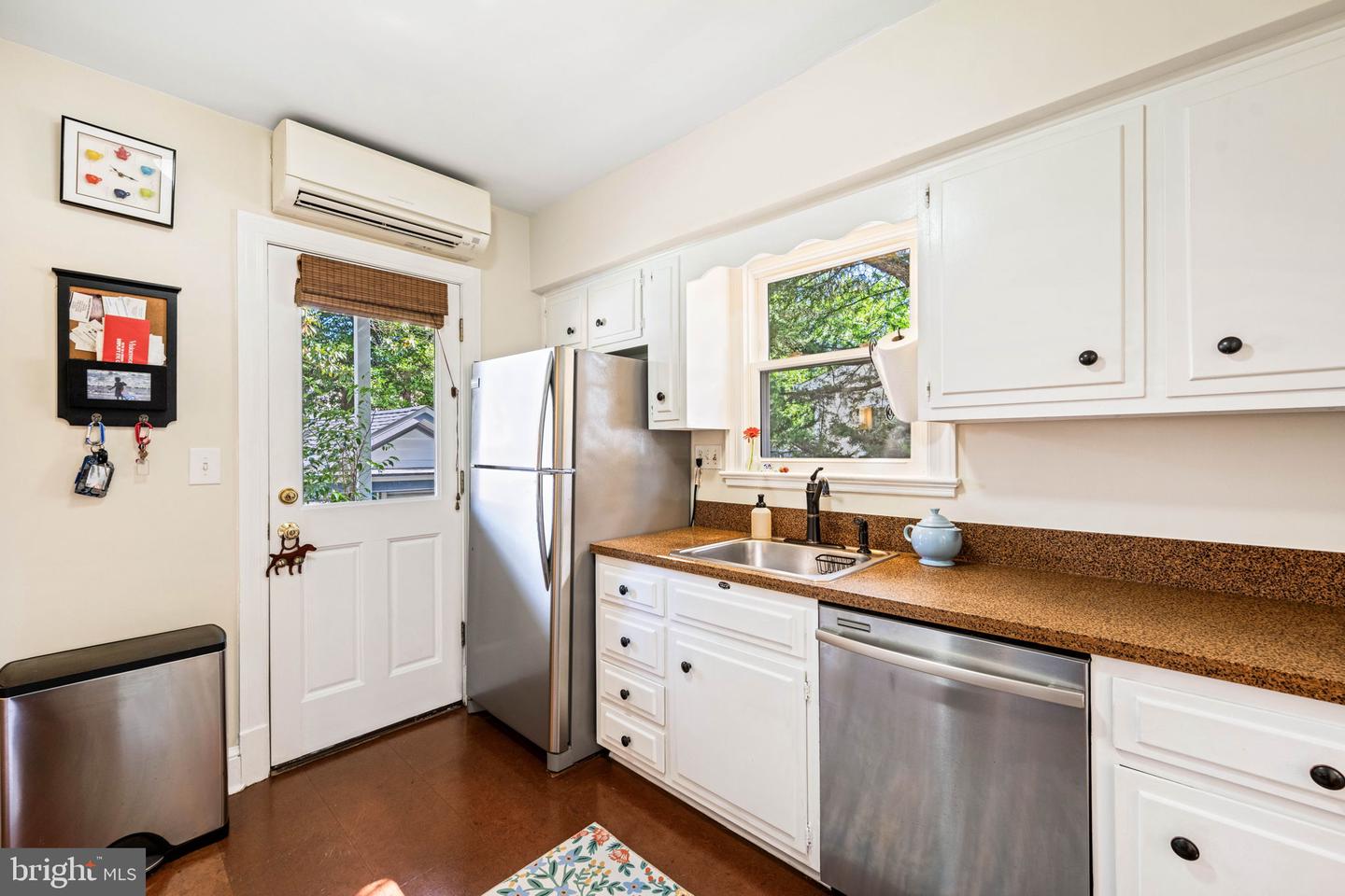 13 W MASONIC VIEW AVE, ALEXANDRIA, Virginia 22301, 4 Bedrooms Bedrooms, ,3 BathroomsBathrooms,Residential,For sale,13 W MASONIC VIEW AVE,VAAX2045066 MLS # VAAX2045066