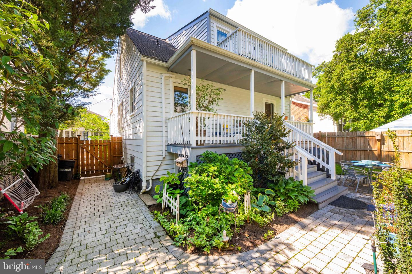 13 W MASONIC VIEW AVE, ALEXANDRIA, Virginia 22301, 4 Bedrooms Bedrooms, ,3 BathroomsBathrooms,Residential,For sale,13 W MASONIC VIEW AVE,VAAX2045066 MLS # VAAX2045066
