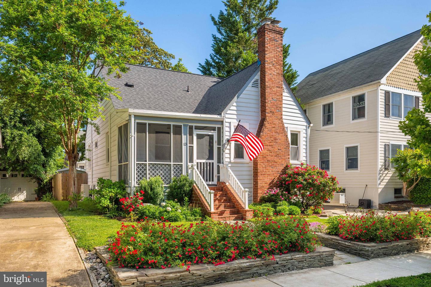 13 W MASONIC VIEW AVE, ALEXANDRIA, Virginia 22301, 4 Bedrooms Bedrooms, ,3 BathroomsBathrooms,Residential,For sale,13 W MASONIC VIEW AVE,VAAX2045066 MLS # VAAX2045066