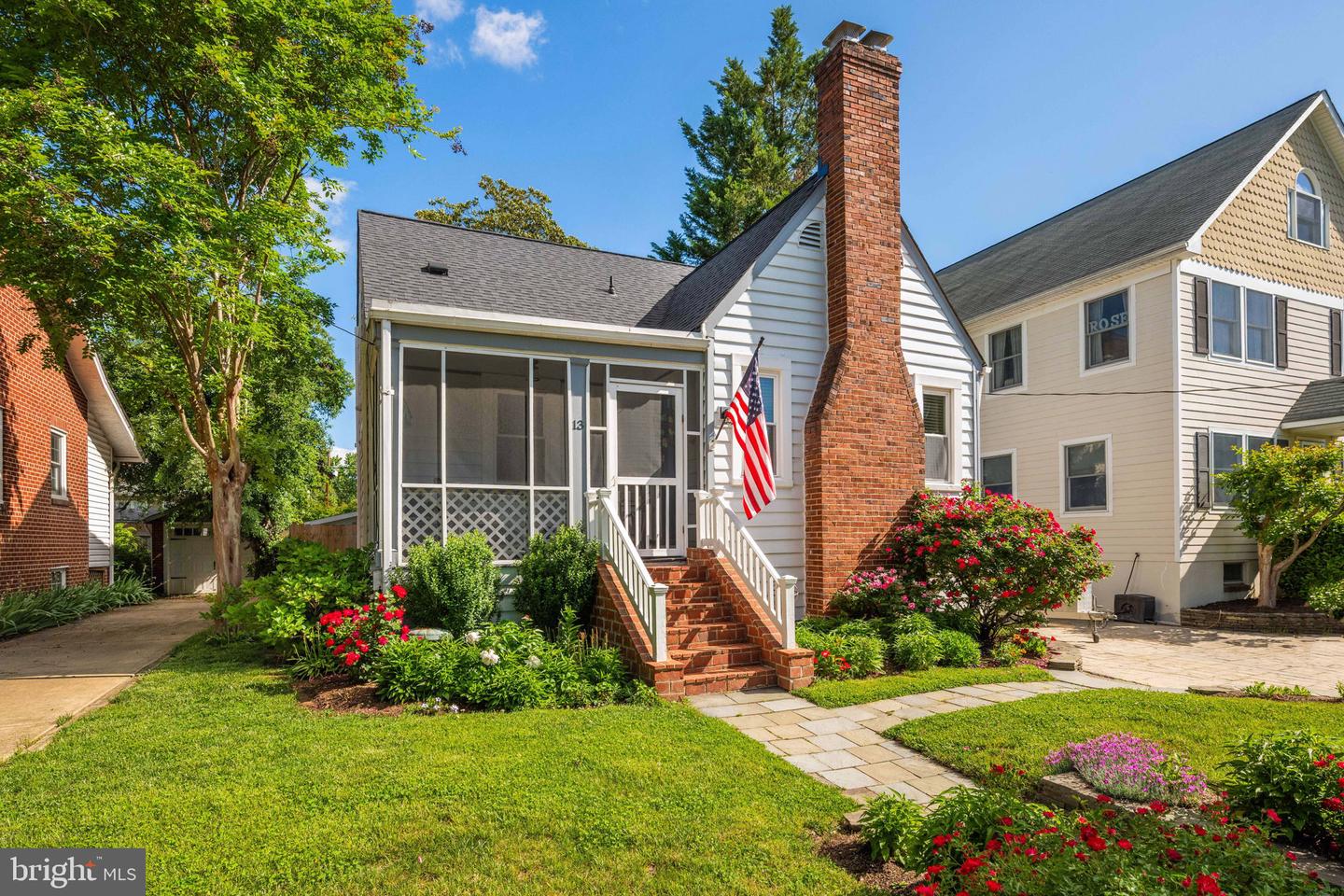 13 W MASONIC VIEW AVE, ALEXANDRIA, Virginia 22301, 4 Bedrooms Bedrooms, ,3 BathroomsBathrooms,Residential,For sale,13 W MASONIC VIEW AVE,VAAX2045066 MLS # VAAX2045066