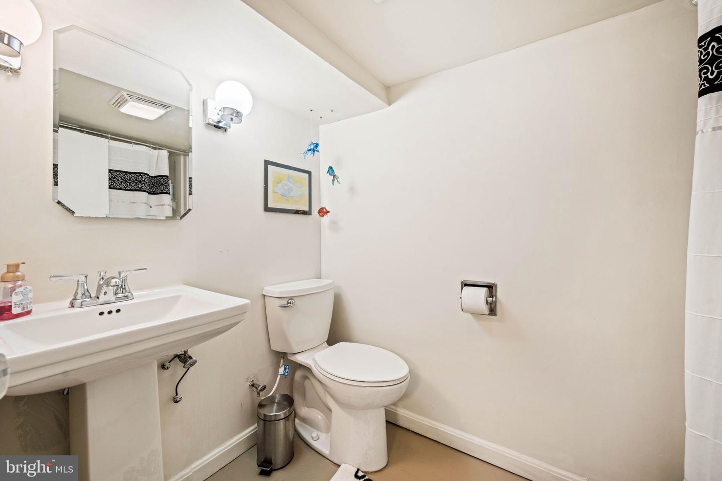 13 W MASONIC VIEW AVE, ALEXANDRIA, Virginia 22301, 4 Bedrooms Bedrooms, ,3 BathroomsBathrooms,Residential,For sale,13 W MASONIC VIEW AVE,VAAX2045066 MLS # VAAX2045066