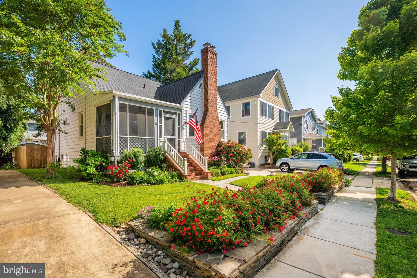 13 W MASONIC VIEW AVE, ALEXANDRIA, Virginia 22301, 4 Bedrooms Bedrooms, ,3 BathroomsBathrooms,Residential,For sale,13 W MASONIC VIEW AVE,VAAX2045066 MLS # VAAX2045066
