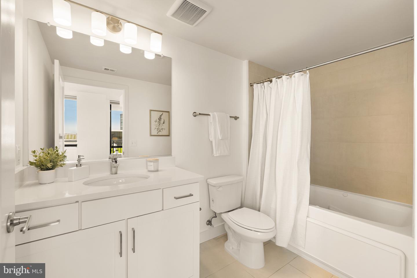 50 FLORIDA AVE NE #802, WASHINGTON, District Of Columbia 20002, 2 Bedrooms Bedrooms, ,2 BathroomsBathrooms,Residential,For sale,50 FLORIDA AVE NE #802,DCDC2199412 MLS # DCDC2199412