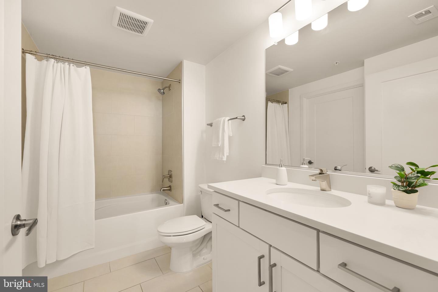 50 FLORIDA AVE NE #802, WASHINGTON, District Of Columbia 20002, 2 Bedrooms Bedrooms, ,2 BathroomsBathrooms,Residential,For sale,50 FLORIDA AVE NE #802,DCDC2199412 MLS # DCDC2199412