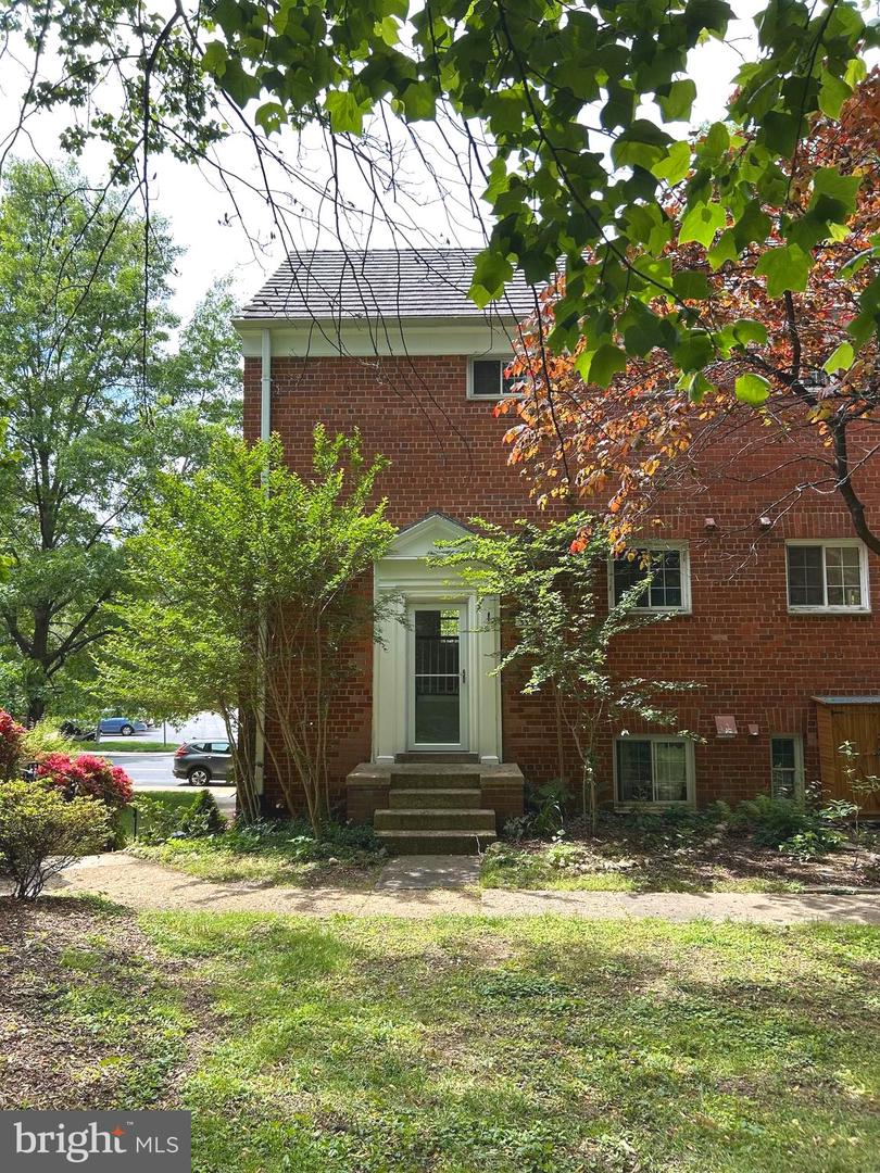 3327 VALLEY DR #702, ALEXANDRIA, Virginia 22302, 2 Bedrooms Bedrooms, ,1 BathroomBathrooms,Residential,For sale,3327 VALLEY DR #702,VAAX2045090 MLS # VAAX2045090