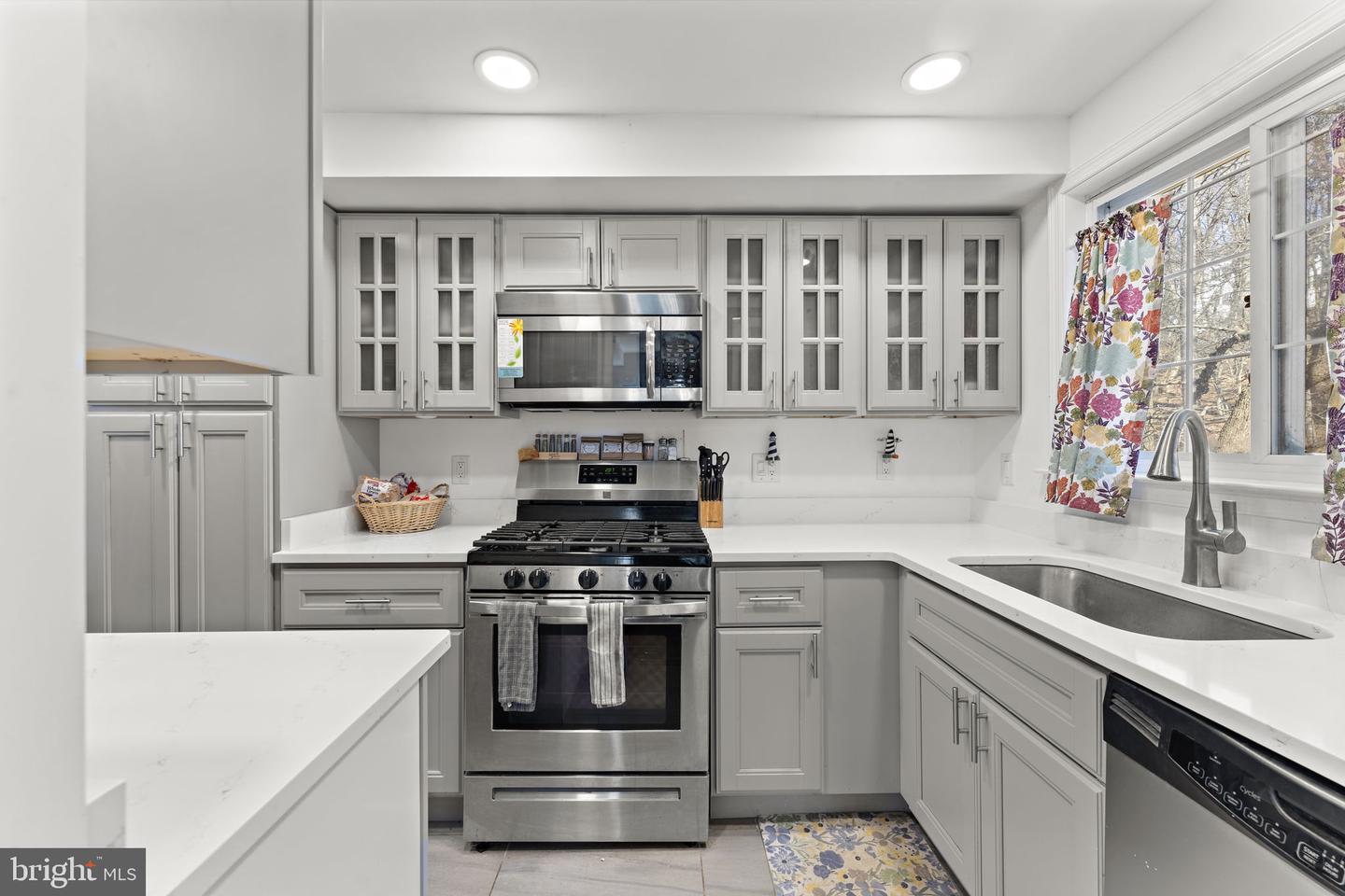 3327 VALLEY DR #702, ALEXANDRIA, Virginia 22302, 2 Bedrooms Bedrooms, ,1 BathroomBathrooms,Residential,For sale,3327 VALLEY DR #702,VAAX2045090 MLS # VAAX2045090