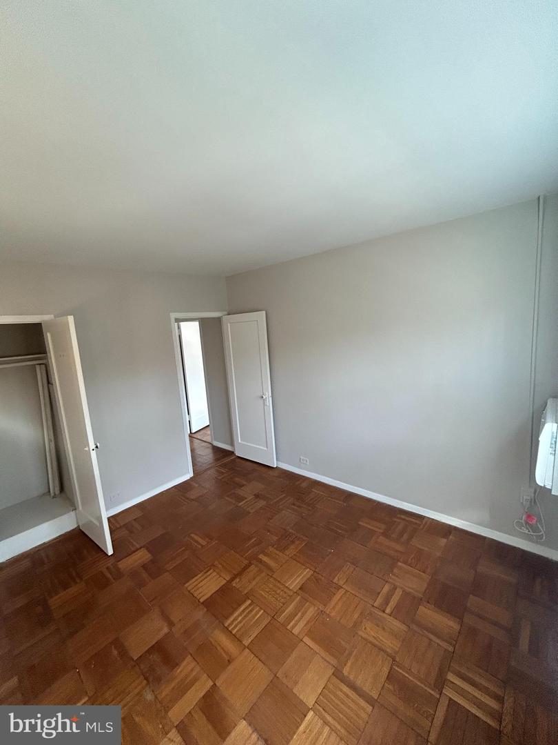 3327 VALLEY DR #702, ALEXANDRIA, Virginia 22302, 2 Bedrooms Bedrooms, ,1 BathroomBathrooms,Residential,For sale,3327 VALLEY DR #702,VAAX2045090 MLS # VAAX2045090