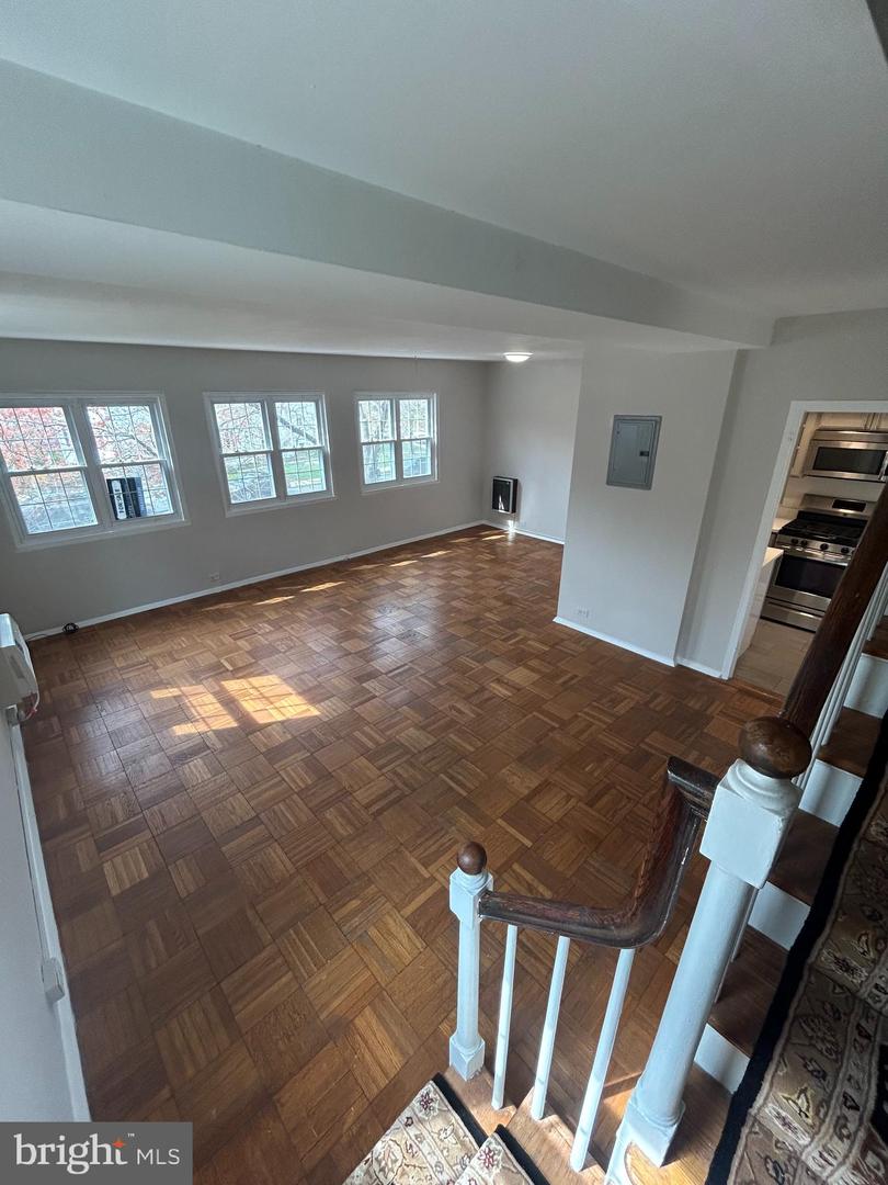 3327 VALLEY DR #702, ALEXANDRIA, Virginia 22302, 2 Bedrooms Bedrooms, ,1 BathroomBathrooms,Residential,For sale,3327 VALLEY DR #702,VAAX2045090 MLS # VAAX2045090