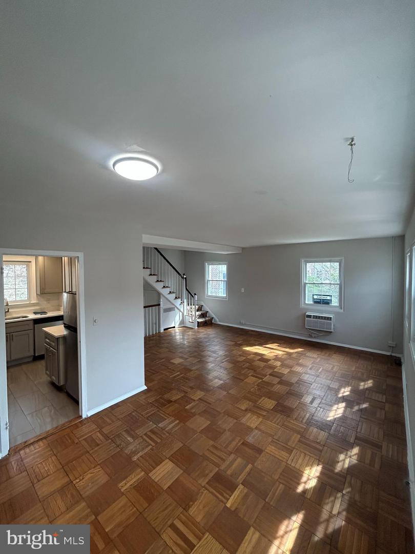 3327 VALLEY DR #702, ALEXANDRIA, Virginia 22302, 2 Bedrooms Bedrooms, ,1 BathroomBathrooms,Residential,For sale,3327 VALLEY DR #702,VAAX2045090 MLS # VAAX2045090