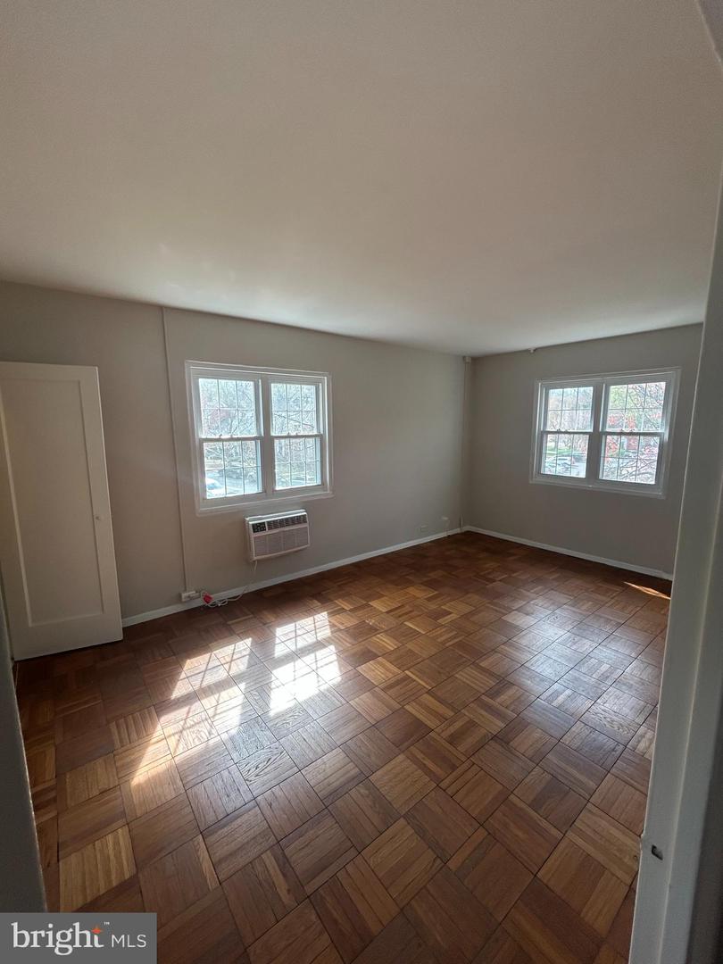 3327 VALLEY DR #702, ALEXANDRIA, Virginia 22302, 2 Bedrooms Bedrooms, ,1 BathroomBathrooms,Residential,For sale,3327 VALLEY DR #702,VAAX2045090 MLS # VAAX2045090
