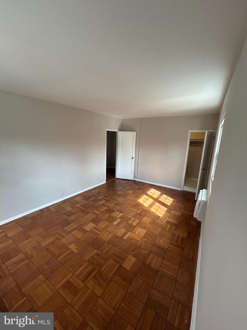 3327 VALLEY DR #702, ALEXANDRIA, Virginia 22302, 2 Bedrooms Bedrooms, ,1 BathroomBathrooms,Residential,For sale,3327 VALLEY DR #702,VAAX2045090 MLS # VAAX2045090