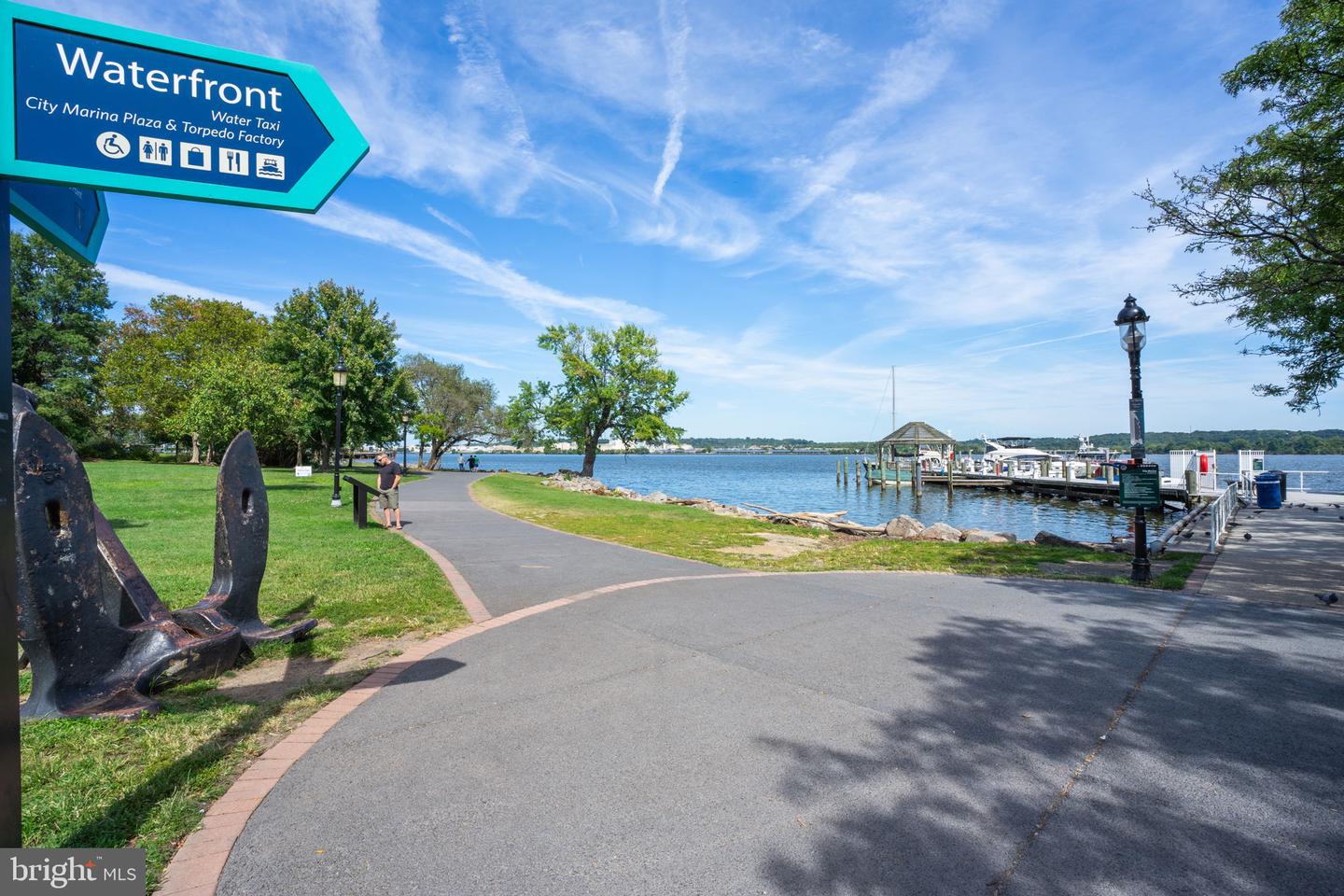 3327 VALLEY DR #702, ALEXANDRIA, Virginia 22302, 2 Bedrooms Bedrooms, ,1 BathroomBathrooms,Residential,For sale,3327 VALLEY DR #702,VAAX2045090 MLS # VAAX2045090