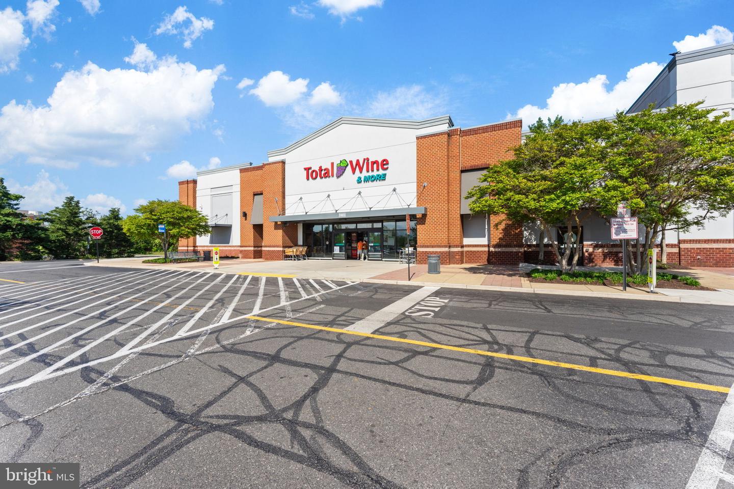 3327 VALLEY DR #702, ALEXANDRIA, Virginia 22302, 2 Bedrooms Bedrooms, ,1 BathroomBathrooms,Residential,For sale,3327 VALLEY DR #702,VAAX2045090 MLS # VAAX2045090