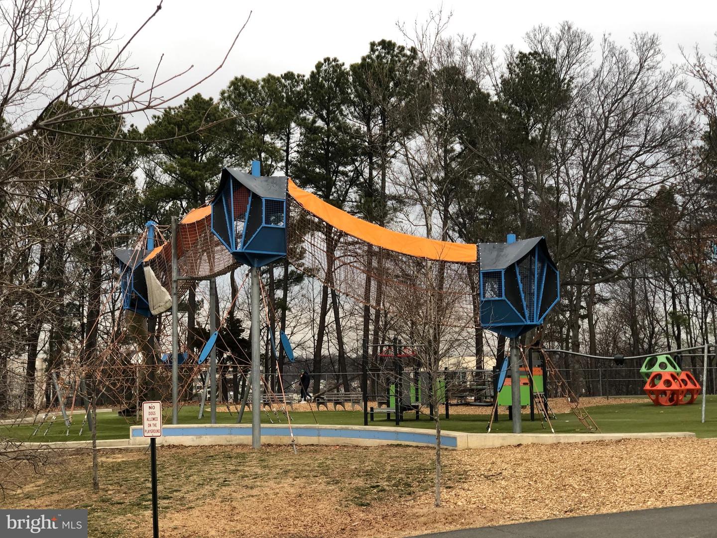 3327 VALLEY DR #702, ALEXANDRIA, Virginia 22302, 2 Bedrooms Bedrooms, ,1 BathroomBathrooms,Residential,For sale,3327 VALLEY DR #702,VAAX2045090 MLS # VAAX2045090
