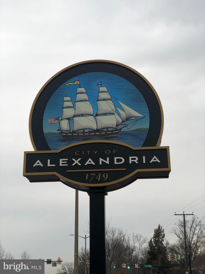3327 VALLEY DR #702, ALEXANDRIA, Virginia 22302, 2 Bedrooms Bedrooms, ,1 BathroomBathrooms,Residential,For sale,3327 VALLEY DR #702,VAAX2045090 MLS # VAAX2045090