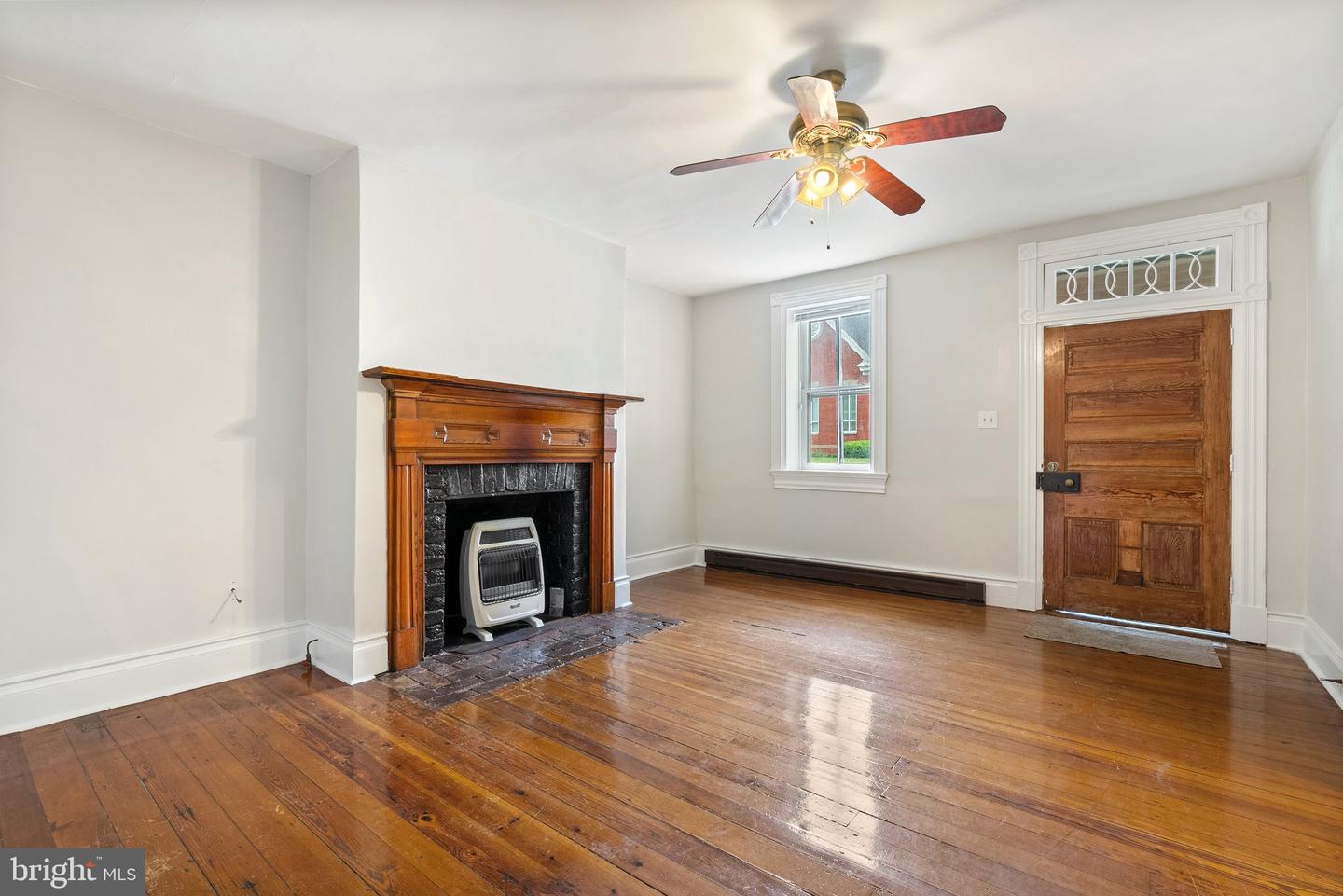 5286 MAIN ST, STEPHENS CITY, Virginia 22655, 3 Bedrooms Bedrooms, ,2 BathroomsBathrooms,Residential,For sale,5286 MAIN ST,VAFV2033994 MLS # VAFV2033994