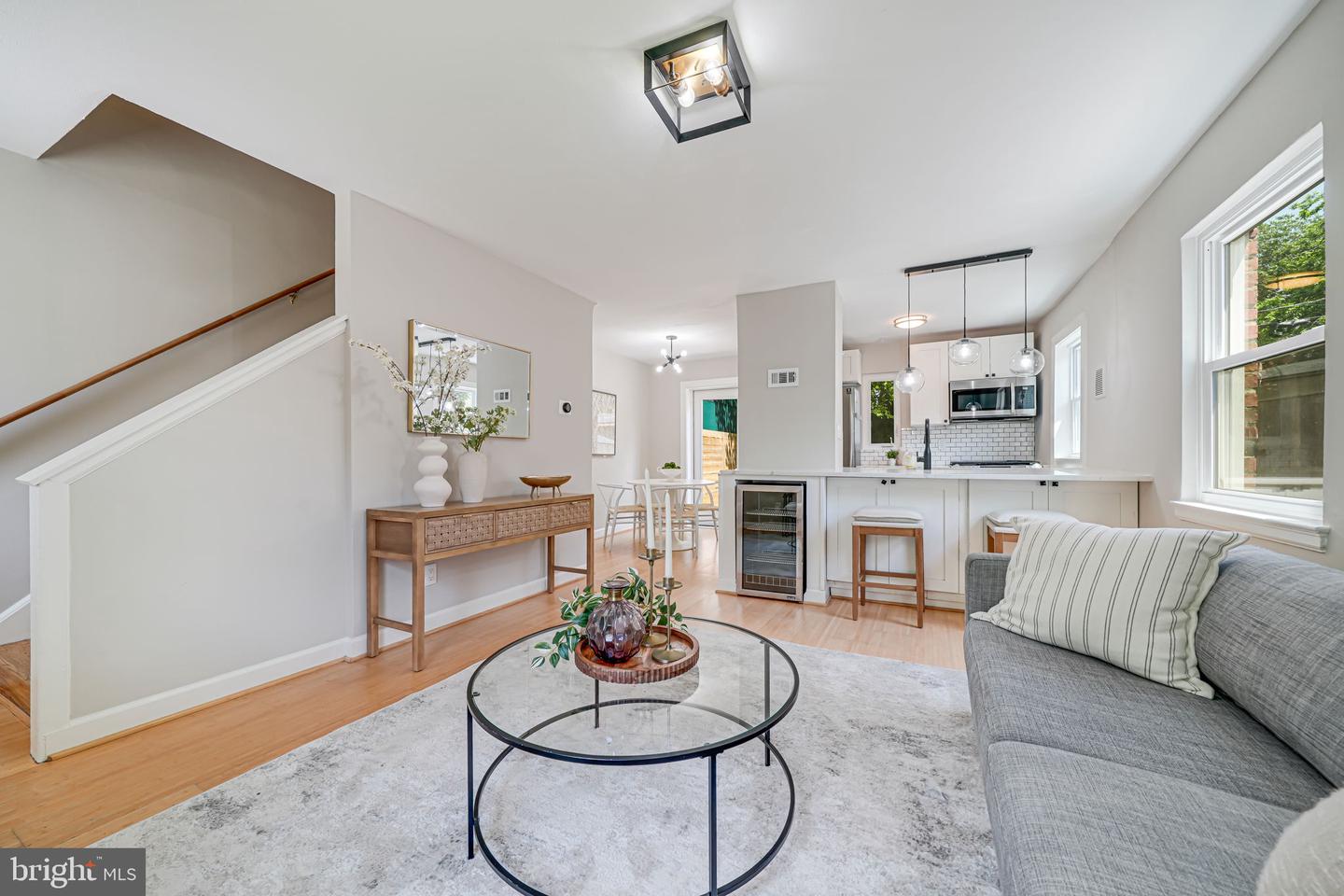 841 S IRVING ST, ARLINGTON, Virginia 22204, 2 Bedrooms Bedrooms, ,1 BathroomBathrooms,Residential,For sale,841 S IRVING ST,VAAR2057158 MLS # VAAR2057158