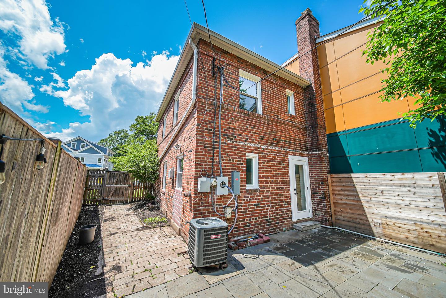 841 S IRVING ST, ARLINGTON, Virginia 22204, 2 Bedrooms Bedrooms, ,1 BathroomBathrooms,Residential,For sale,841 S IRVING ST,VAAR2057158 MLS # VAAR2057158