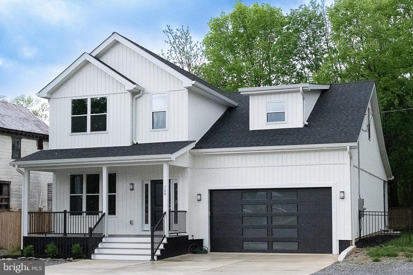 120 E MAIN ST, BOYCE, Virginia 22620, 4 Bedrooms Bedrooms, 10 Rooms Rooms,3 BathroomsBathrooms,Residential,For sale,120 E MAIN ST,VACL2003718 MLS # VACL2003718