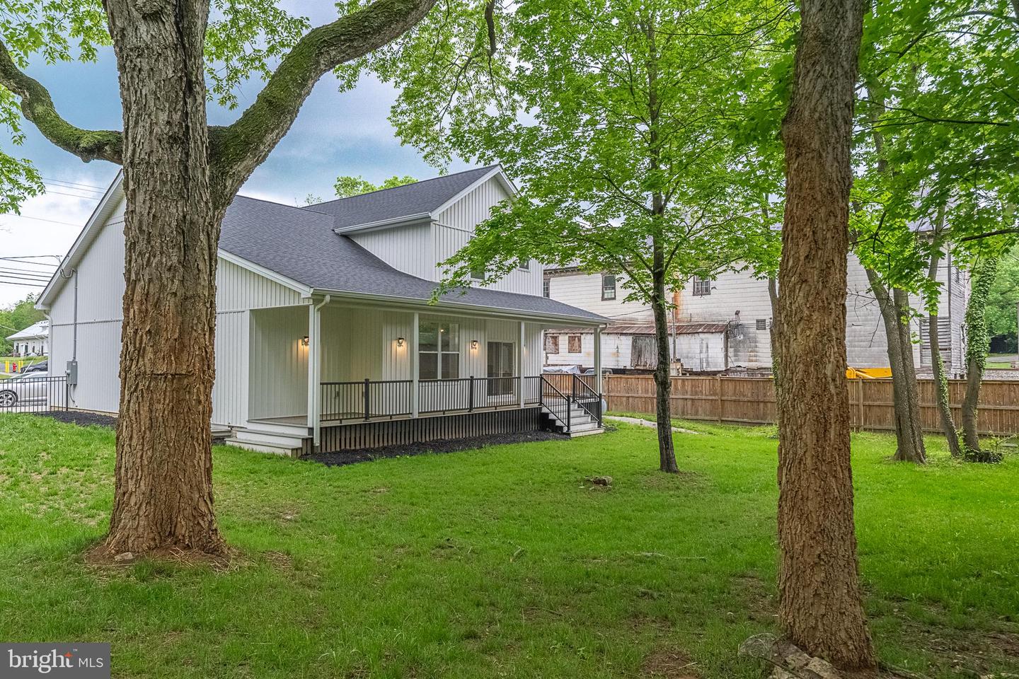 120 E MAIN ST, BOYCE, Virginia 22620, 4 Bedrooms Bedrooms, 10 Rooms Rooms,3 BathroomsBathrooms,Residential,For sale,120 E MAIN ST,VACL2003718 MLS # VACL2003718