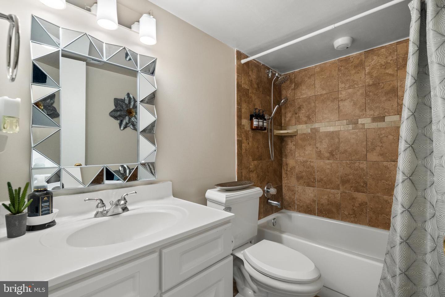 14373 SHETLAND CT, WOODBRIDGE, Virginia 22193, 5 Bedrooms Bedrooms, ,2 BathroomsBathrooms,Residential,For sale,14373 SHETLAND CT,VAPW2094206 MLS # VAPW2094206