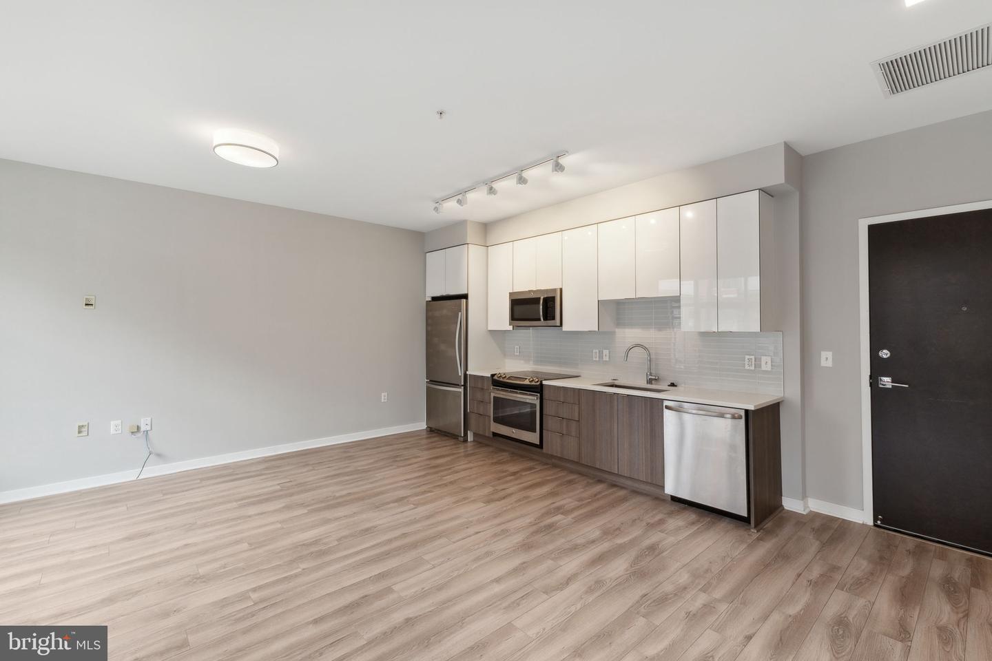 911 2ND ST NE #207, WASHINGTON, District Of Columbia 20002, 1 Bedroom Bedrooms, ,2 BathroomsBathrooms,Residential,For sale,911 2ND ST NE #207,DCDC2199484 MLS # DCDC2199484