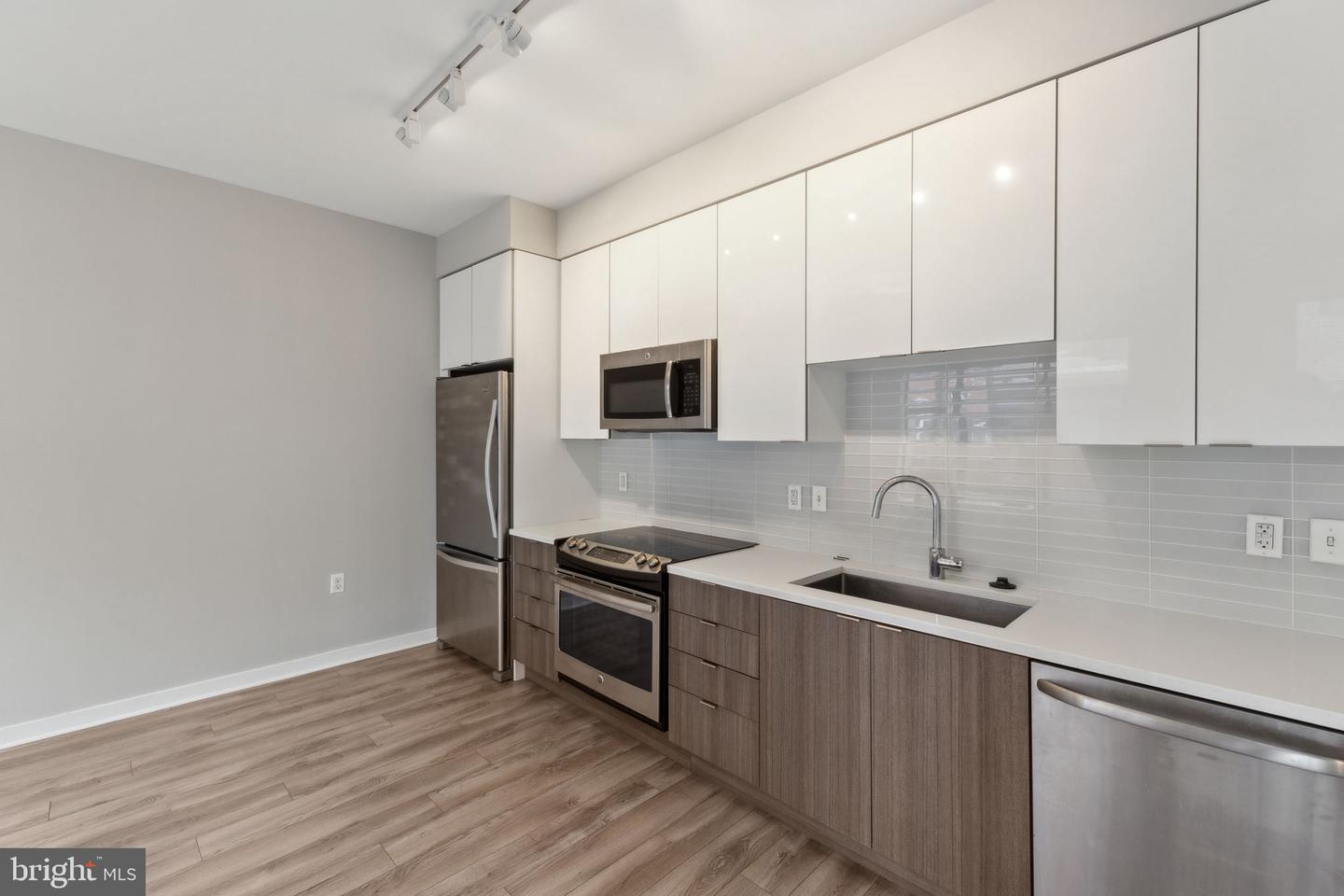 911 2ND ST NE #207, WASHINGTON, District Of Columbia 20002, 1 Bedroom Bedrooms, ,2 BathroomsBathrooms,Residential,For sale,911 2ND ST NE #207,DCDC2199484 MLS # DCDC2199484