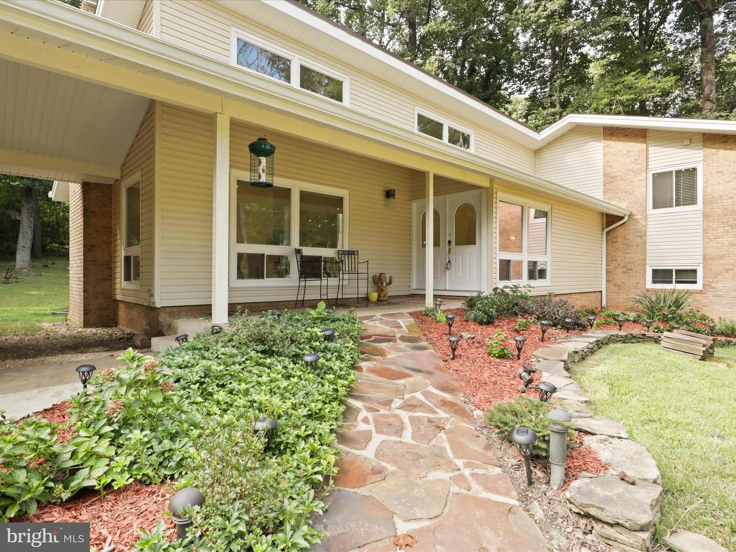 11709 VALE RD, OAKTON, Virginia 22124, 5 Bedrooms Bedrooms, ,3 BathroomsBathrooms,Residential,For sale,11709 VALE RD,VAFX2239330 MLS # VAFX2239330