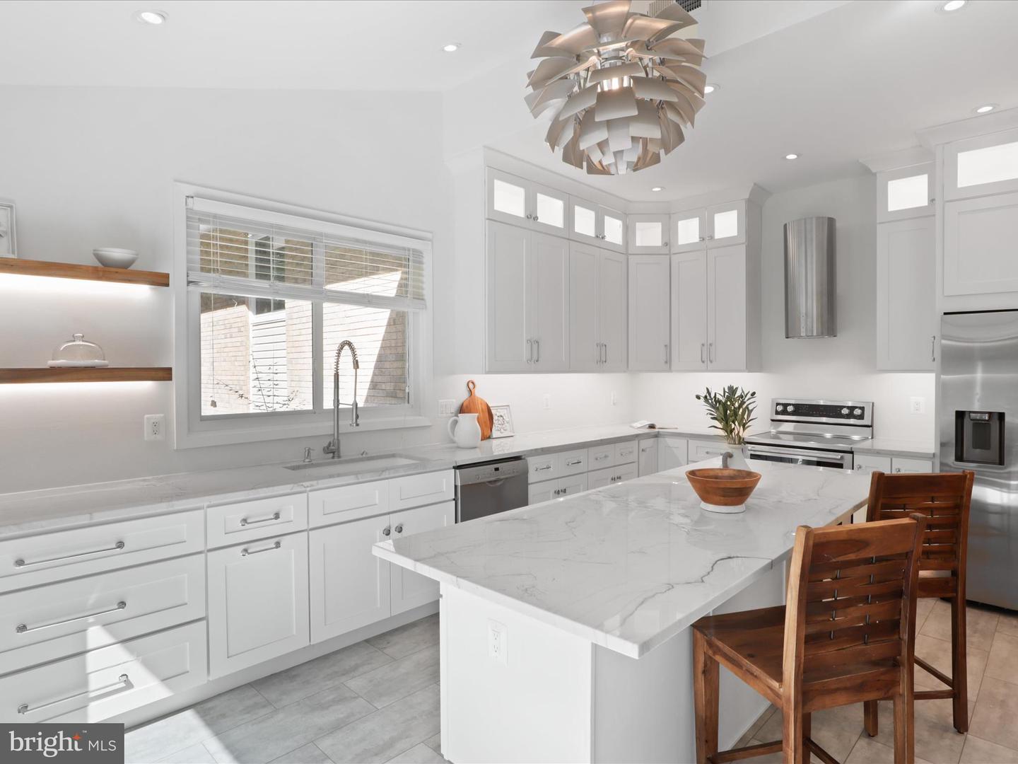 11709 VALE RD, OAKTON, Virginia 22124, 5 Bedrooms Bedrooms, ,3 BathroomsBathrooms,Residential,For sale,11709 VALE RD,VAFX2239330 MLS # VAFX2239330