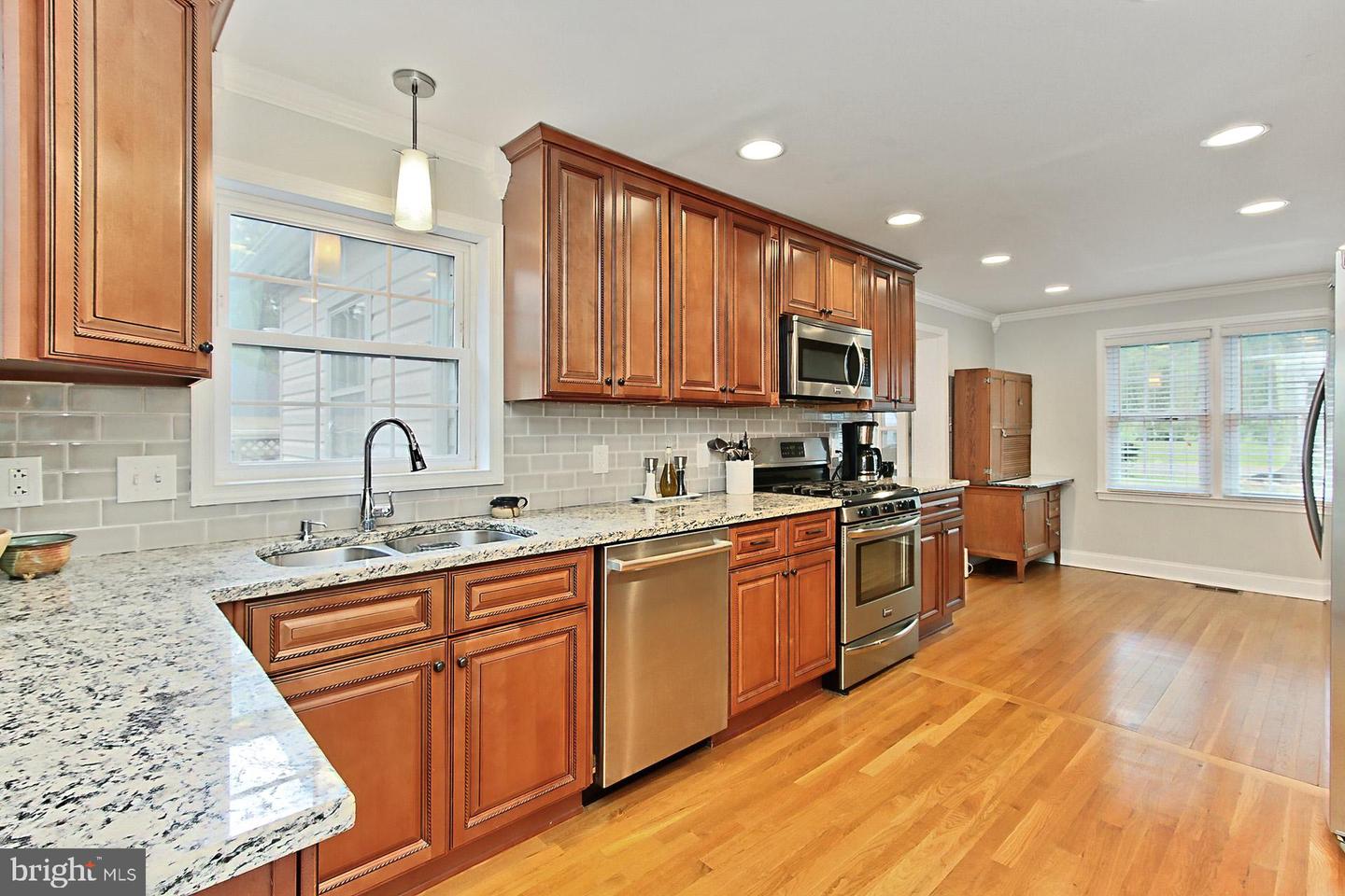 3064 HOLMES RUN RD, FALLS CHURCH, Virginia 22042, 3 Bedrooms Bedrooms, ,3 BathroomsBathrooms,Residential,For sale,3064 HOLMES RUN RD,VAFX2239350 MLS # VAFX2239350